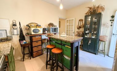 Casa en venta - 2 Dormitorios 1 Baño - City Bell