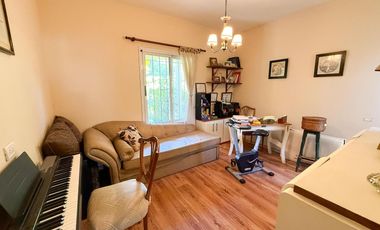 Casa en venta - 2 Dormitorios 1 Baño - City Bell