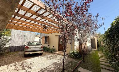 Casa en venta - 2 Dormitorios 1 Baño - City Bell