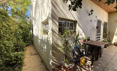 Casa en venta - 2 Dormitorios 1 Baño - City Bell