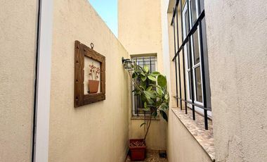 Casa en venta - 2 Dormitorios 1 Baño - City Bell