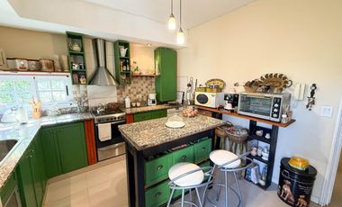 Casa en venta - 2 Dormitorios 1 Baño - City Bell