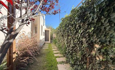 Casa en venta - 2 Dormitorios 1 Baño - City Bell