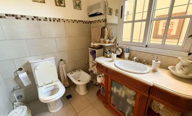 Casa en venta - 2 Dormitorios 1 Baño - City Bell