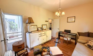 Casa en venta - 2 Dormitorios 1 Baño - City Bell