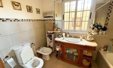 Casa en venta - 2 Dormitorios 1 Baño - City Bell