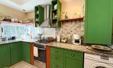 Casa en venta - 2 Dormitorios 1 Baño - City Bell