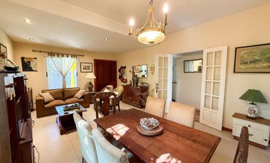 Casa en venta - 2 Dormitorios 1 Baño - City Bell