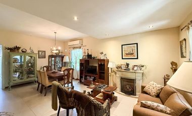 Casa en venta - 2 Dormitorios 1 Baño - City Bell