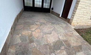 PH con gran jardín, pileta. Olivos