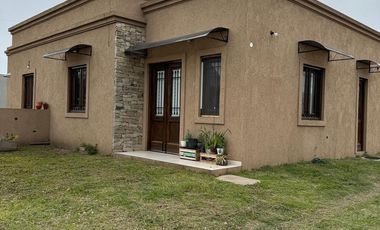 Casa en venta - 2 Dormitorios 1 Baño - Cañuelas