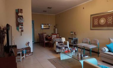 Casa en venta - 4 Dormitorios 2 Baños - Cochera - 359Mts2 - Villa Elvira