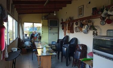 Casa en venta - 4 Dormitorios 2 Baños - Cochera - 359Mts2 - Villa Elvira