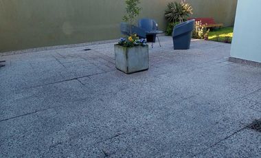 Casa en venta - 4 Dormitorios 2 Baños - Cochera - 359Mts2 - Villa Elvira