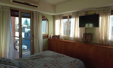 Casa en venta - 4 Dormitorios 2 Baños - Cochera - 359Mts2 - Villa Elvira