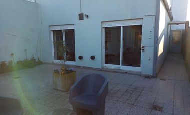 Casa en venta - 4 Dormitorios 2 Baños - Cochera - 359Mts2 - Villa Elvira