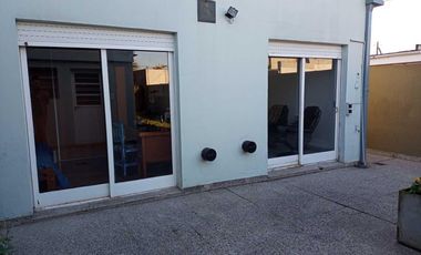 Casa en venta - 4 Dormitorios 2 Baños - Cochera - 359Mts2 - Villa Elvira