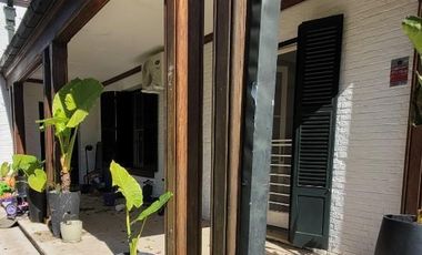 Casa en alquiler de 8 ambientes en La Lucila