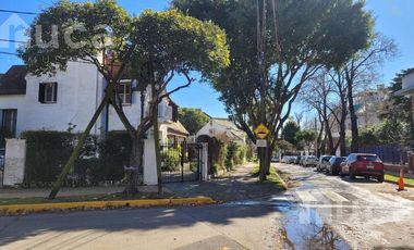 Casa en alquiler de 8 ambientes en La Lucila
