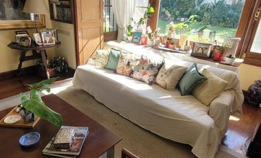 Casa en alquiler de 8 ambientes en La Lucila