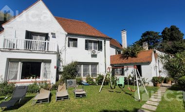 Casa en alquiler de 8 ambientes en La Lucila