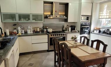 Casa en alquiler de 8 ambientes en La Lucila