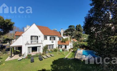 Casa en alquiler de 8 ambientes en La Lucila