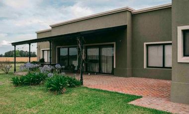 Quinta en venta - 2 Dormitorios 3 Baños - Alsina