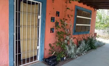 Casa en venta - 2 Dormitorios 1 Baño - Las Toninas