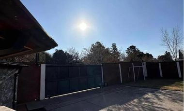 Casa en venta - 4 Dormitorios 4 Baños - 2.570Mts2 - La Reja