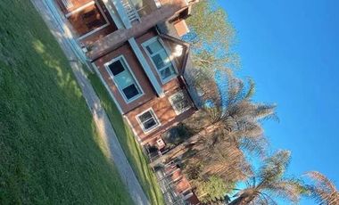 Casa en venta - 4 Dormitorios 4 Baños - 2.570Mts2 - La Reja