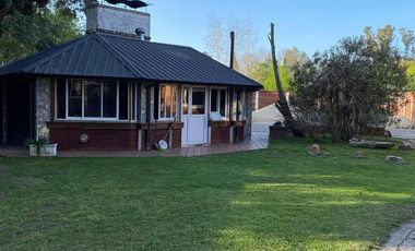 Casa en venta - 4 Dormitorios 4 Baños - 2.570Mts2 - La Reja