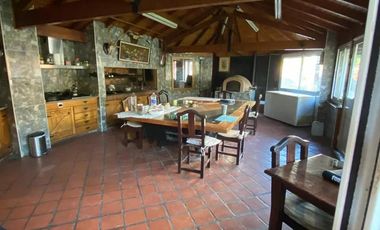 Casa en venta - 4 Dormitorios 4 Baños - 2.570Mts2 - La Reja