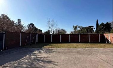 Casa en venta - 4 Dormitorios 4 Baños - 2.570Mts2 - La Reja