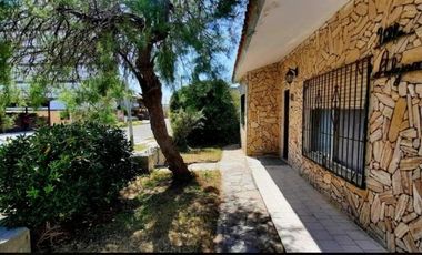 Casa en venta - 4 Dormitorios 2 Baños - 353Mts2 - Mar del Tuyú