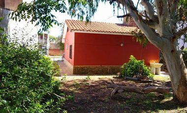 Casa en venta - 4 Dormitorios 2 Baños - 353Mts2 - Mar del Tuyú