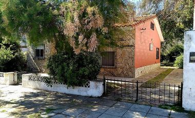 Casa en venta - 4 Dormitorios 2 Baños - 353Mts2 - Mar del Tuyú