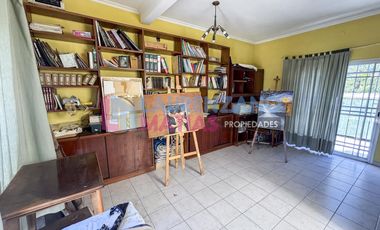 CASA 6 AMBIENTES, C/ COCHERA, DEPENDENCIA, TERRAZA Y PLAYROOM - AGRONOMIA