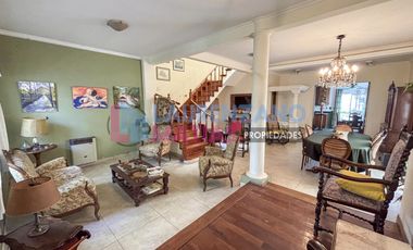 CASA 6 AMBIENTES, C/ COCHERA, DEPENDENCIA, TERRAZA Y PLAYROOM - AGRONOMIA