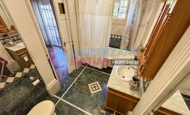 CASA 6 AMBIENTES, C/ COCHERA, DEPENDENCIA, TERRAZA Y PLAYROOM - AGRONOMIA