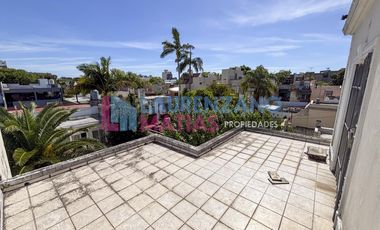 CASA 6 AMBIENTES, C/ COCHERA, DEPENDENCIA, TERRAZA Y PLAYROOM - AGRONOMIA