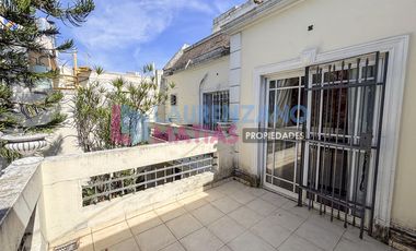 CASA 6 AMBIENTES, C/ COCHERA, DEPENDENCIA, TERRAZA Y PLAYROOM - AGRONOMIA