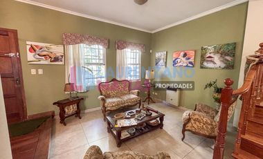 CASA 6 AMBIENTES, C/ COCHERA, DEPENDENCIA, TERRAZA Y PLAYROOM - AGRONOMIA