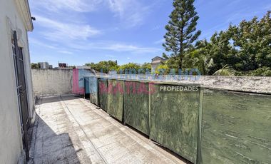 CASA 6 AMBIENTES, C/ COCHERA, DEPENDENCIA, TERRAZA Y PLAYROOM - AGRONOMIA