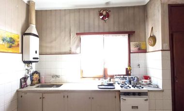 Casa en venta - 2 Dormitorios 1 Baño - Cochera - 450Mts2 - Mar del Plata