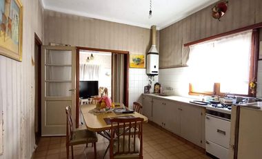 Casa en venta - 2 Dormitorios 1 Baño - Cochera - 450Mts2 - Mar del Plata