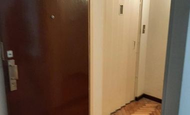 Piso al frente muy buena luz.