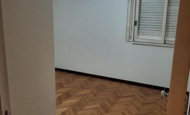 Piso al frente muy buena luz.