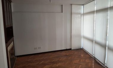 Piso al frente muy buena luz.