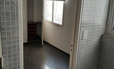 Piso al frente muy buena luz.